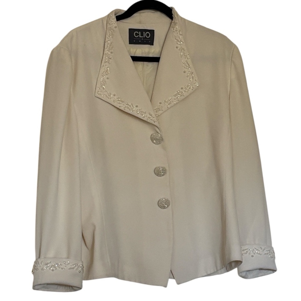 Clio Vintage, cream-colored blazer w/beaded collar cuff & beautiful buttons, M